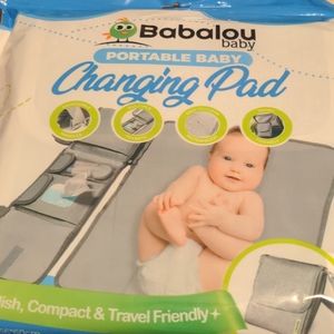 Babalou baby changing pad with pockets